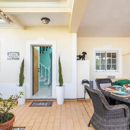 Beautiful Townhouse In Downtown