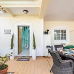 Beautiful Townhouse In Downtown
