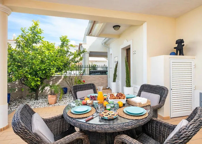 Beautiful Townhouse In Downtown Nyaraló