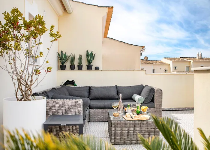 Beautiful Townhouse In Downtown Ferragudo