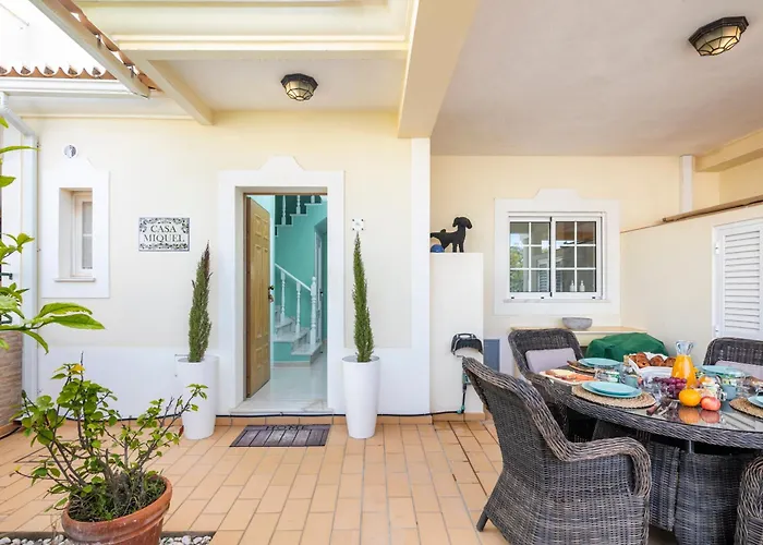 Beautiful Townhouse In Downtown